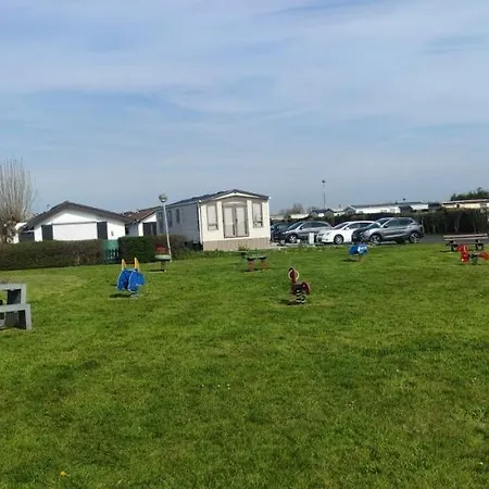 Campsite Przytulny Holenderski Z Podgrzewanym Odkrytym Basenem Do Dyspozycji Gosci